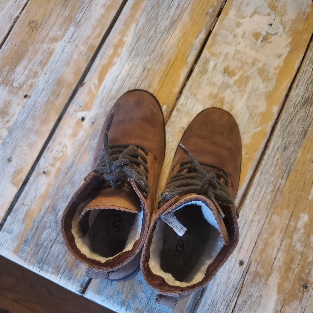 UGG SHOES - Picture 2 of 5